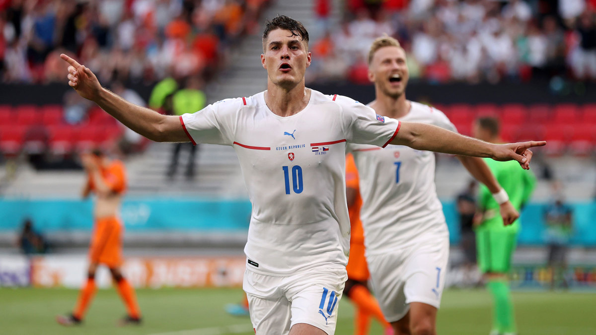Patrik Schick scores for the Czech Republic vs the Netherlands